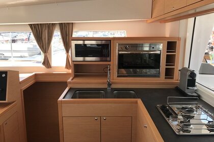 Discover Greece from Lavrion on the brand new Lagoon 400 S2 "Tulip" with or without a skipper