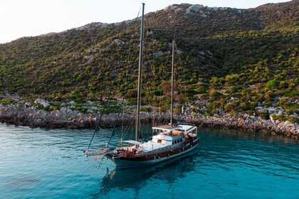 Hire Gulet 32 Meters Luxury Gulet A.c. 18 People Capacity Marmaris