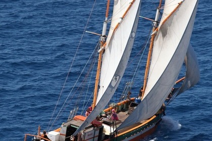 Charter Sailboat Chantier particulier , vieux gréement Goélette Nosy Be