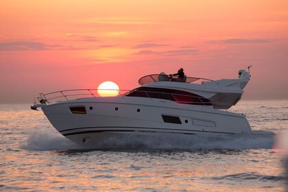 Verhuur Motorjacht Bavaria Yachtbau Bavaria Virtess 420 Fly Marina Lav