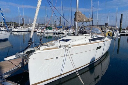 Hyra båt Segelbåt Jeanneau Sun Odyssey 349 Roscoff