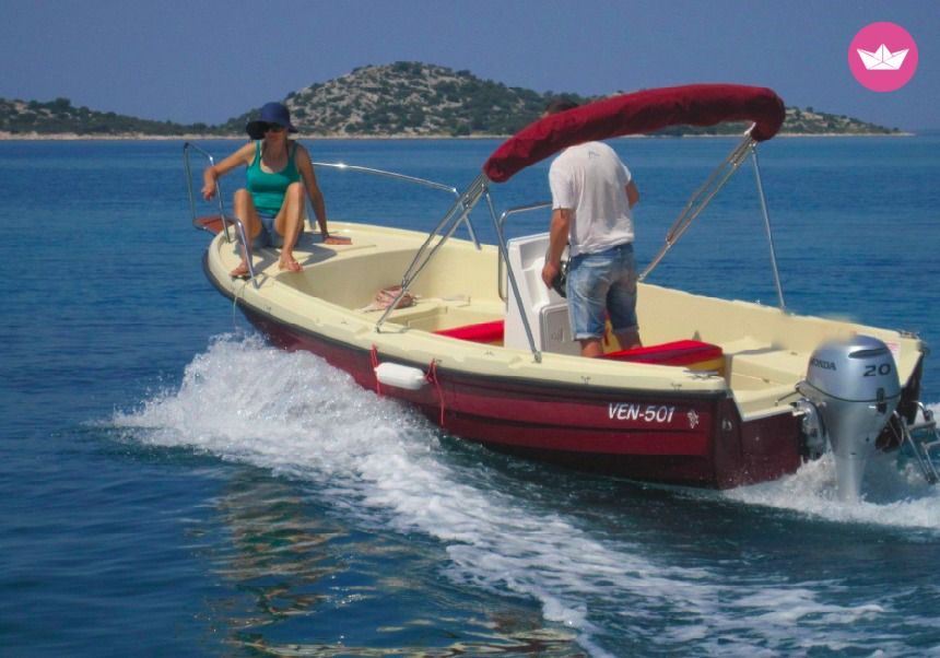 Motorboat Ven 501 Open Fly for hire