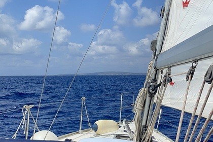 Se alquila velero con patrón