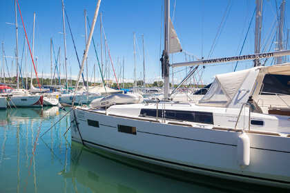 Noleggio Barca a vela Bénéteau Oceanis 35 Pomer