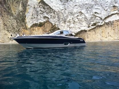 Noleggio Barca a motore Blu Martin Db 58 Custom Napoli