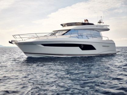Charter Motorboat Prestige 520 Fly Podstrana