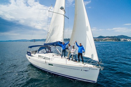 Veleiro para 11 pessoas com skipper profissional – Aluguer em Vigo / Ilhas Cíes (Sun Odyssey 39i)