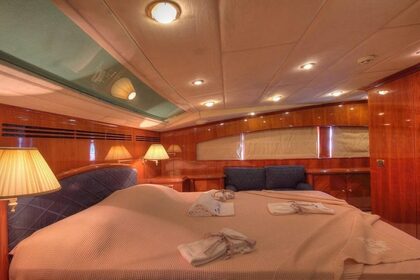 Luxury Motor Yacht With Jacuzzi in Bodrum