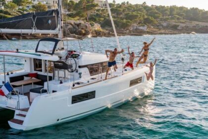 Rental Catamaran State of mind in 42 ft Athens