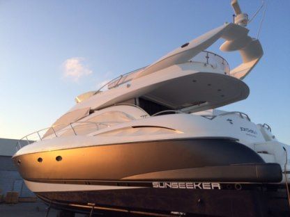 Charter Motorboat Sunseeker Manhattan 18Mts Barcelona