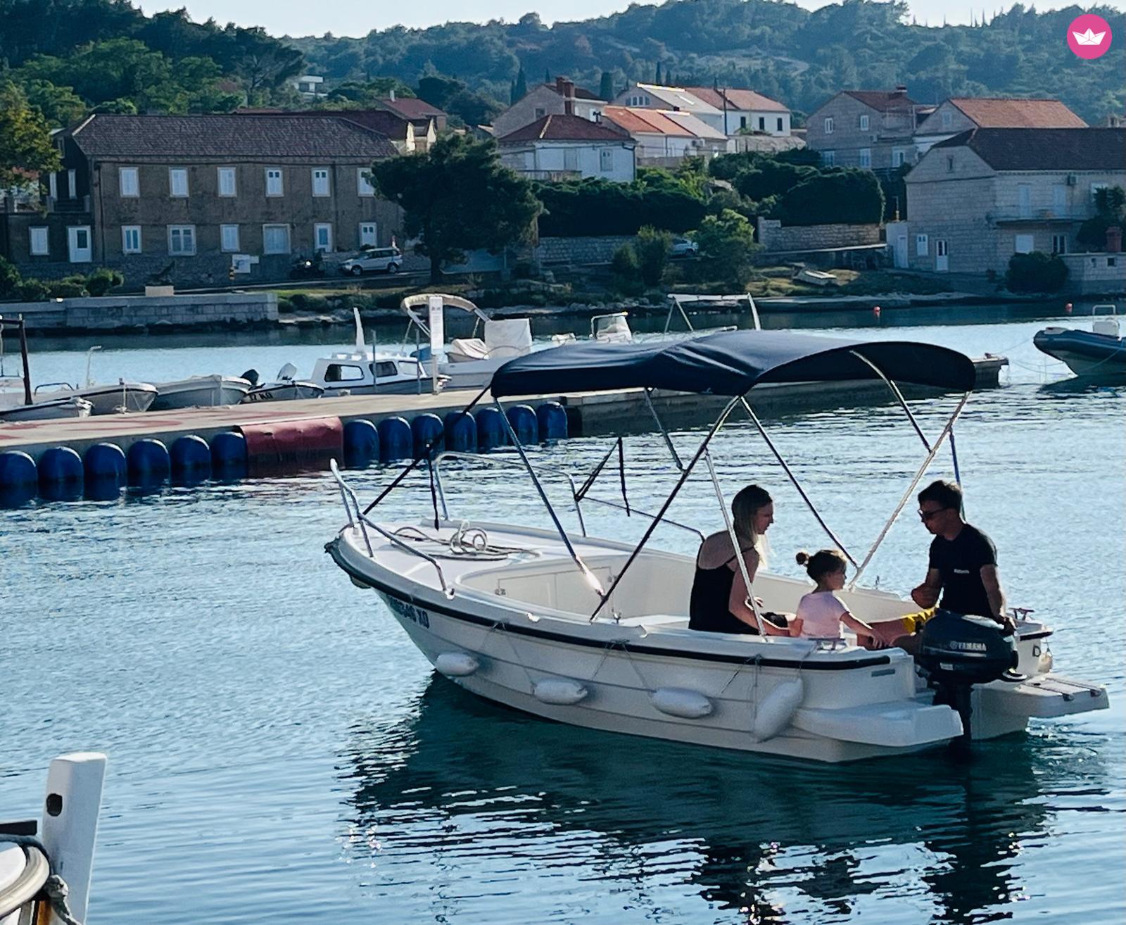 Bateau à moteur