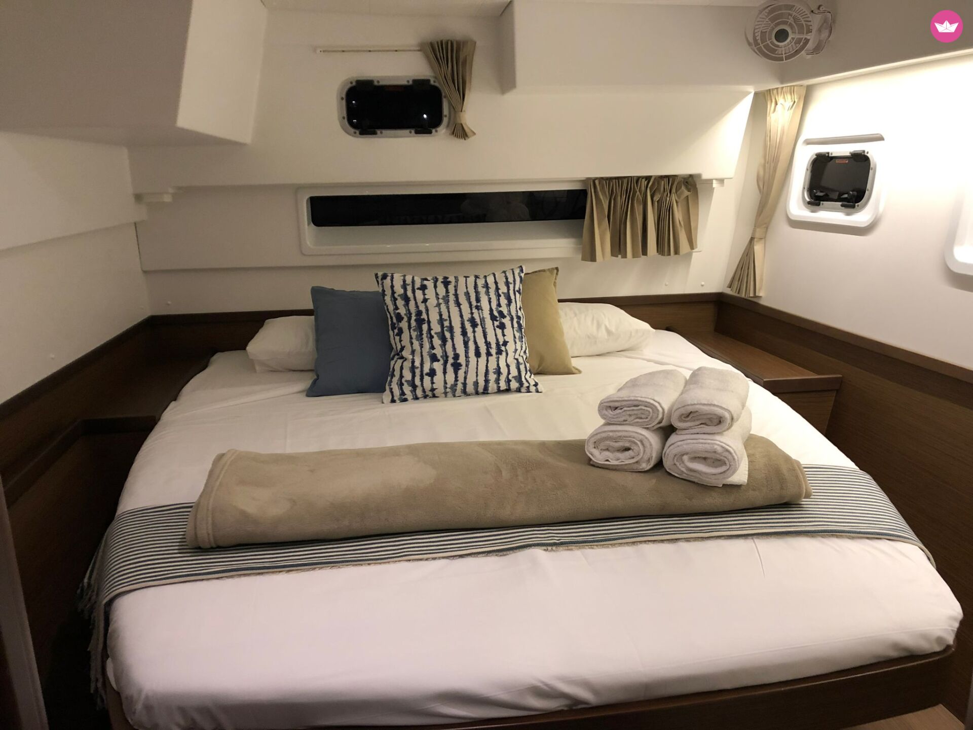Catamaran LAGOON 42 12.9m 8