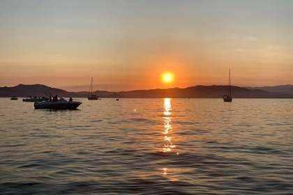 Beneteau Flyer Sundeck 7.7 avec Skipper Expérimenté