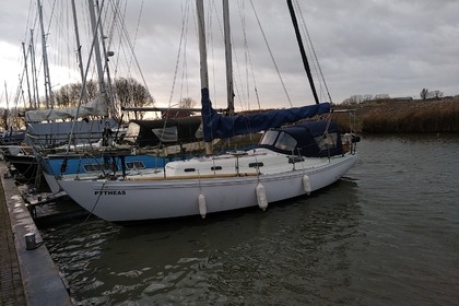 Charter Sailboat Marine Project Rival 32 Camoël