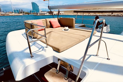 Alquilar catamarán de lujo en Barcelona