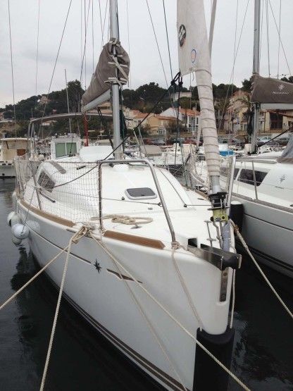 Charter Sailboat Jeanneau Sun Odyssey 30I Saint-Cyr-sur-Mer
