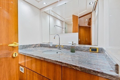 Motorboat Gianetti 27m 16 guests Cinque Terre