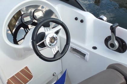 VIVA 606 CABIN - wygodna motorówka na Mazurach