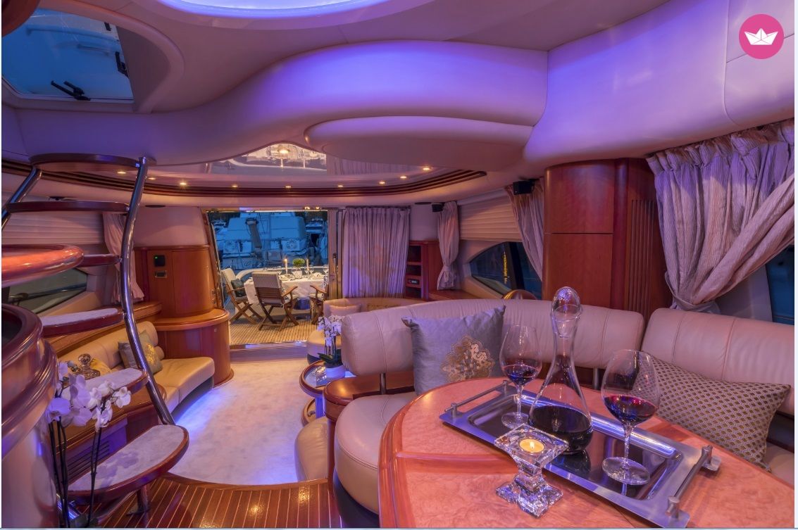 Motorboat Azimut 68 Evo for rental