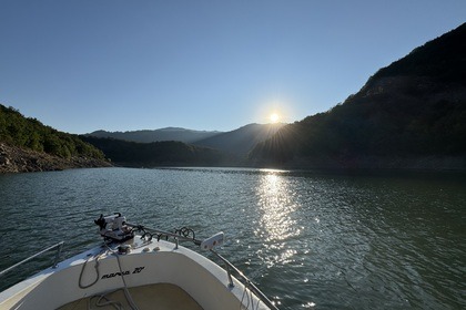 Évasion dans la baie de Burgas – Des aventures en motorboat vous attendent
