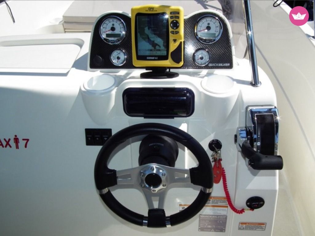 Bateau à moteur QUICKSILVER 675 150cv 6