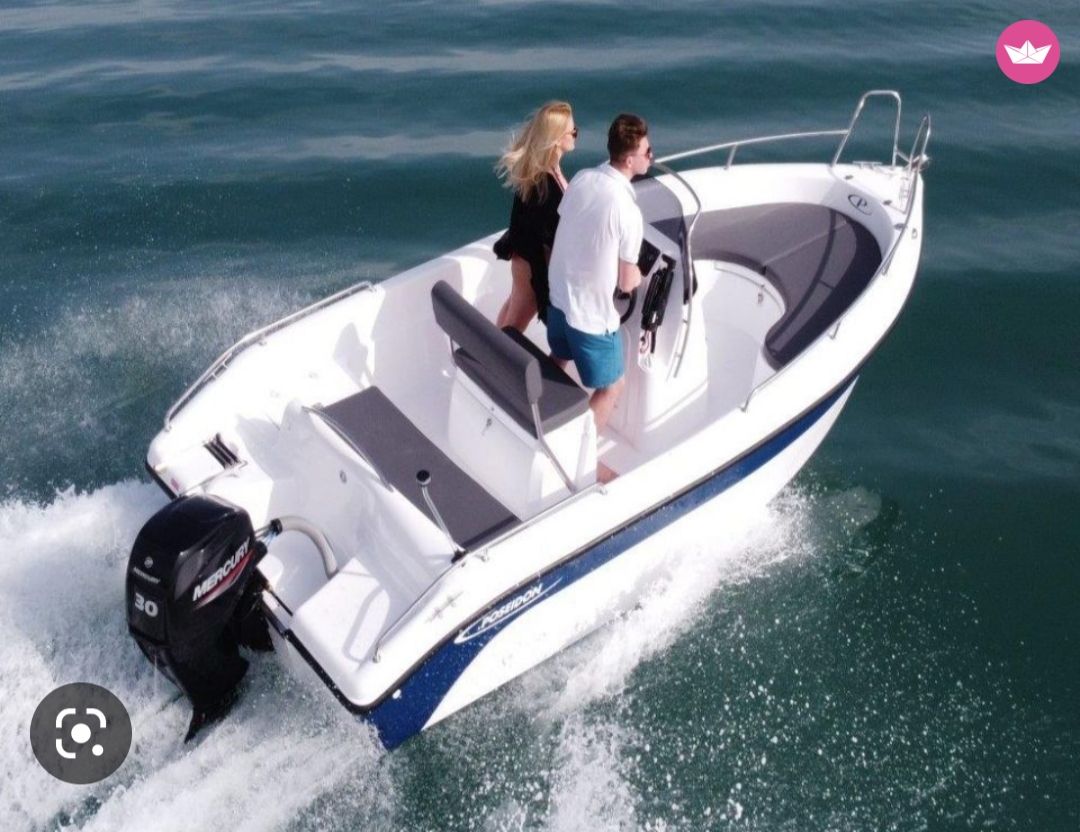 Bateau à moteur Poseidon