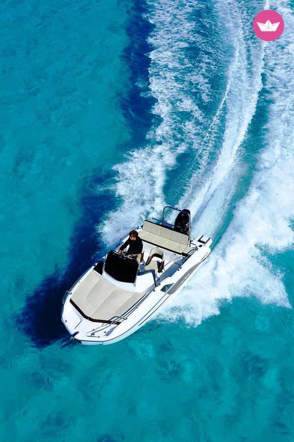 Charter motorboat in Split  