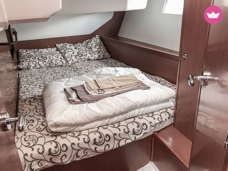 Sailboat Beneteau Oceanis 45 (4 Cabs) for hire