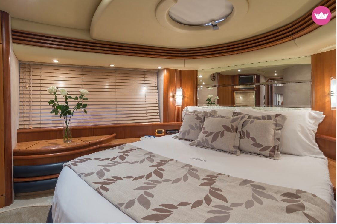 Motorboat Azimut 68 Evo for rental