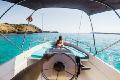 Louez ce bateau sans permis et partez à Minorque