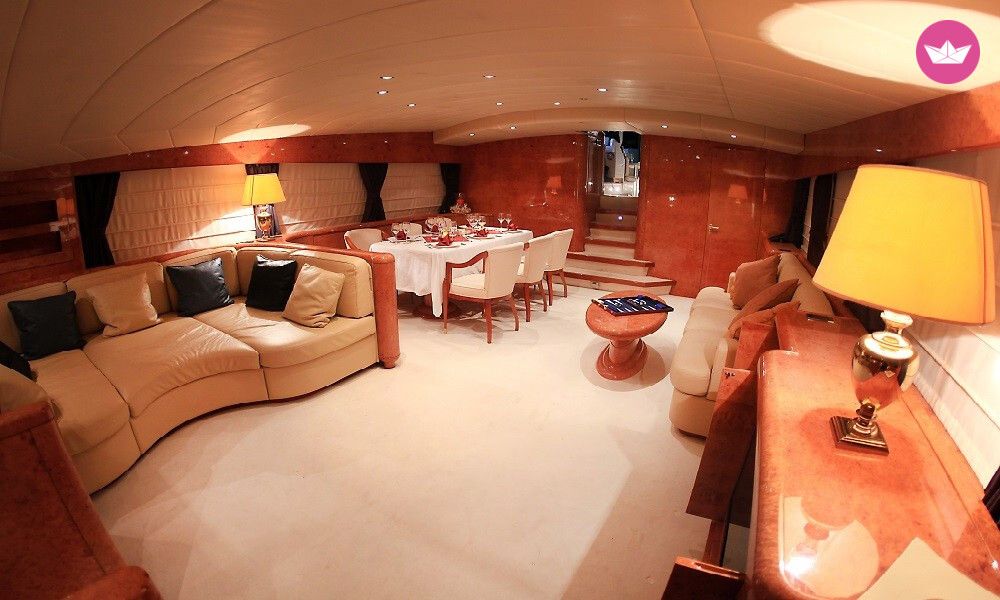 Yacht Mangusta 107 ft with Jacuzzi 3000cv 8