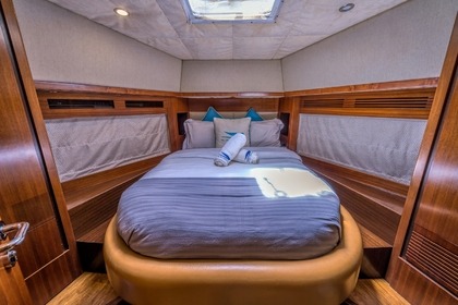 64-ft Majesty Yacht Private Cruise with Drink