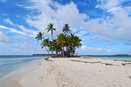 All-Inclusive Private Sailing boat for two people in San Blas islands Panama
