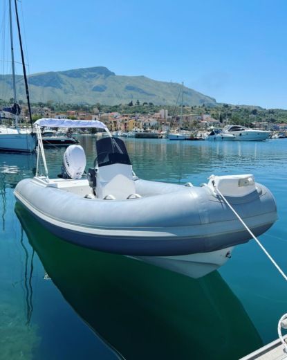 Noleggio Barca Senza Patente Porto San Nicola L’arena Pontile Mare Sud ...