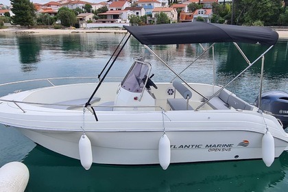Noleggio Barca a motore Atlantic Open 545 Okrug Gornji