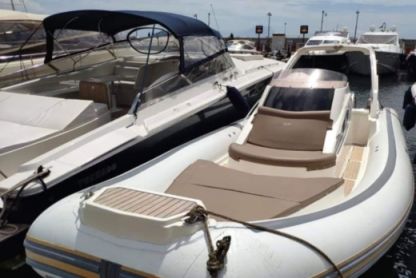 Charter RIB Bwa 12 Naples