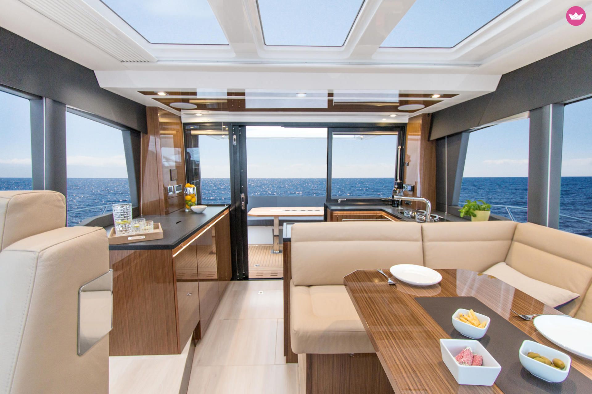 Motorboat Sealine C430  