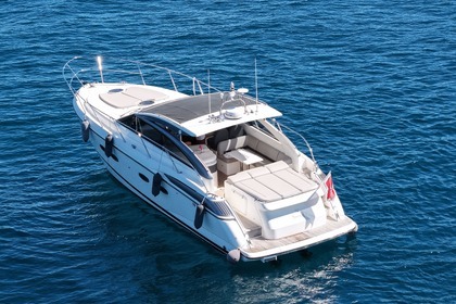 Location Bateau à moteur Princess V42 Villeneuve-Loubet