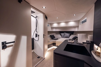 Miete Motorboot Vanquish Yachts Vanquish 45 Port de la Rague