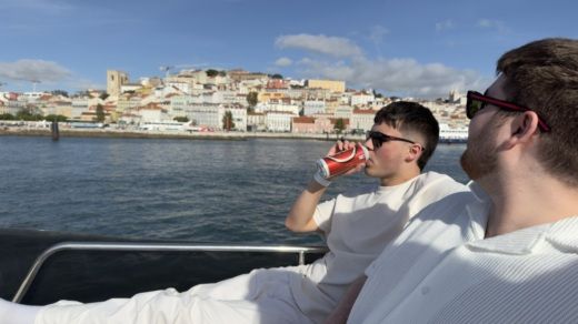 Lisbonne Motor Yacht Azimut 43 alt tag text