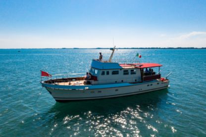 Charter Motorboat Trawler Mogano 20M Venice