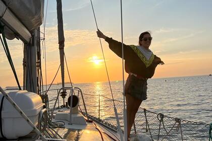 Beneteau amplico y cómodo