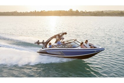 Hire Motorboat Regal 2100 Neuchâtel