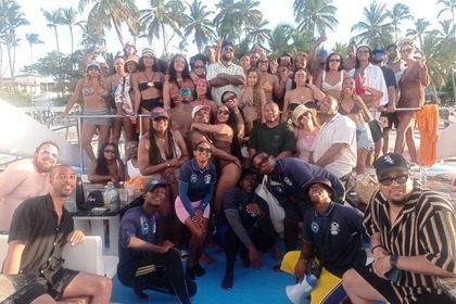 PREMIUM YACHT RENTAL:ALL INCLUSIVE CAPTAIN AND CREW