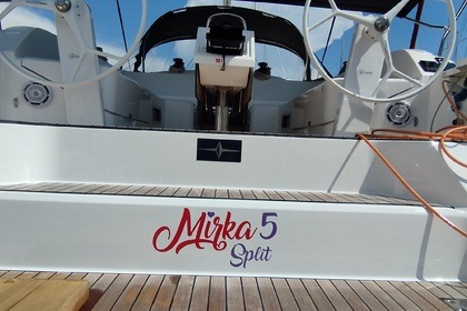 Hire Sailboat Bavaria Yachtbau Bavaria Cruiser 46 - 4 cab. Split
