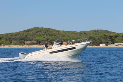 Hire Motorboat Invictus CX 240 Palamós