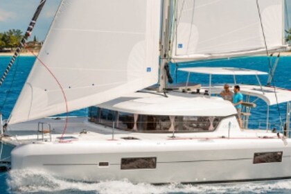 Rental Catamaran LAGOON 42 Saint-Raphaël