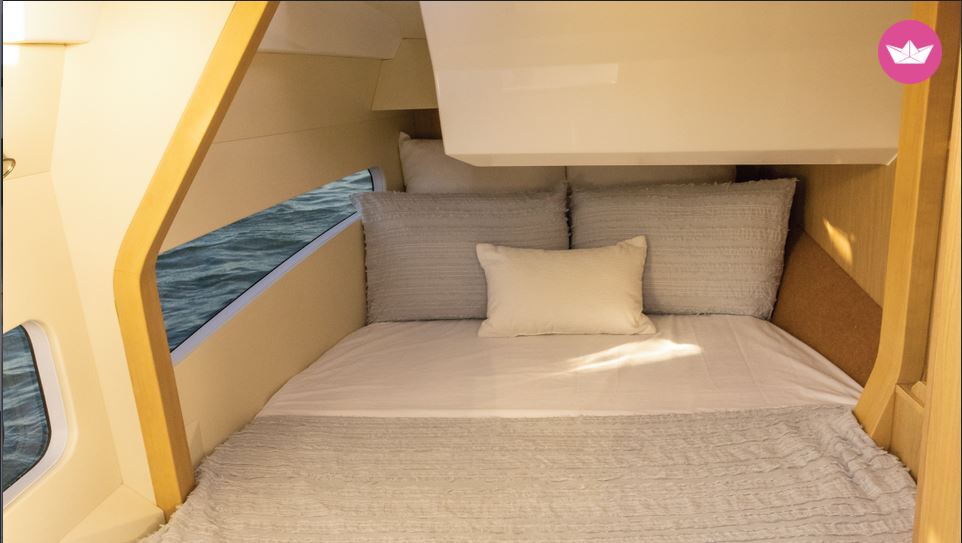 Bateau à moteur AQUILA 32 Sport 600cv 6