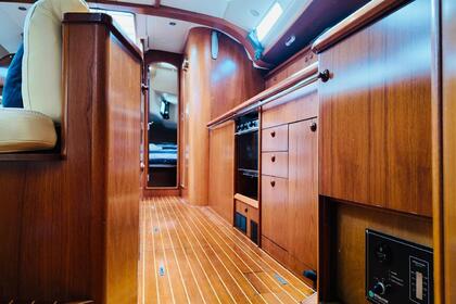 Jeanneau Performance 49 – Elegance, Comfort, and Speed in Perfect Balance