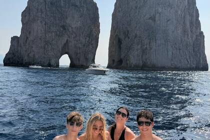 Hyra båt Motorbåt private tour Gozzo 8,50 Capri